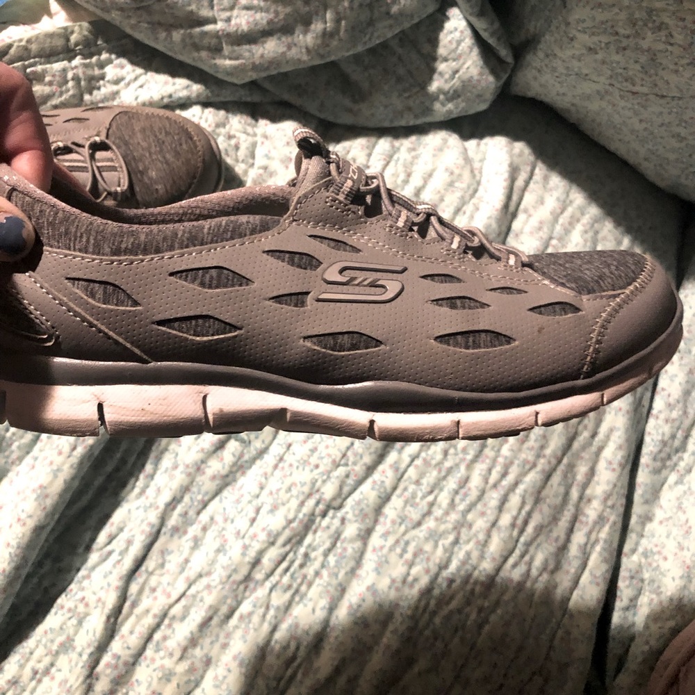 Sketcher’s air cooling foam shoes